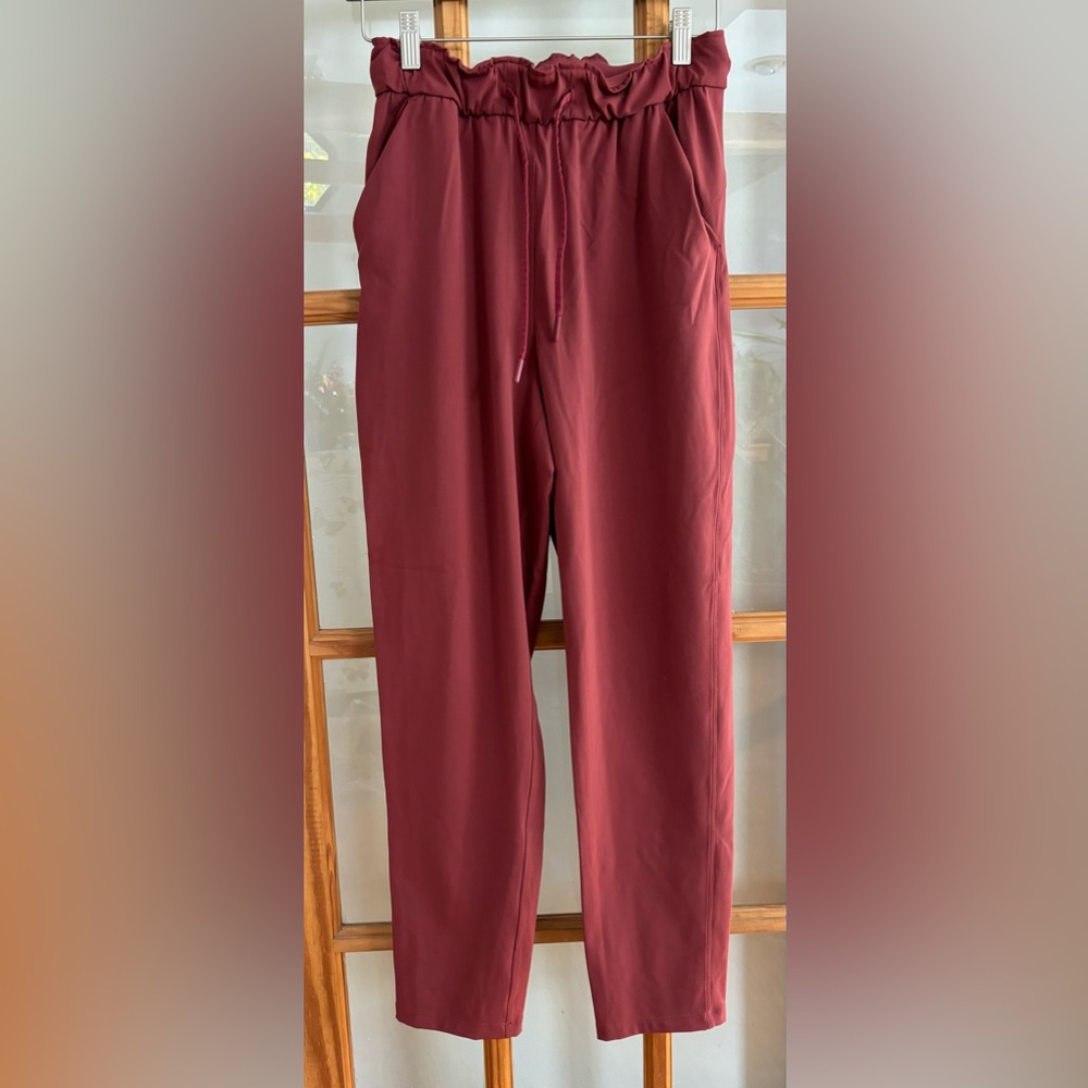 Lululemon Keep Moving Pant 7/8 High-Rise
Savannah size 4